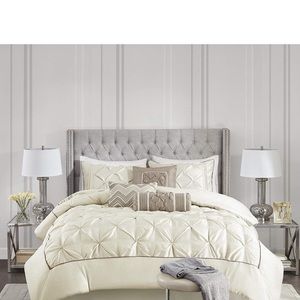 Bed set beige 7 pieces good material excellent price